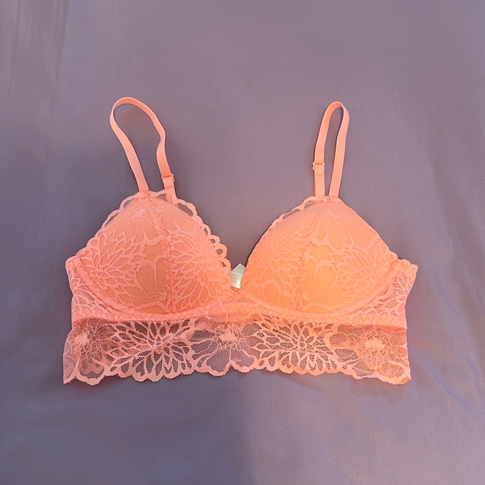 Victoria’s Secret Pink lace bralette. Lightly lined. Size small